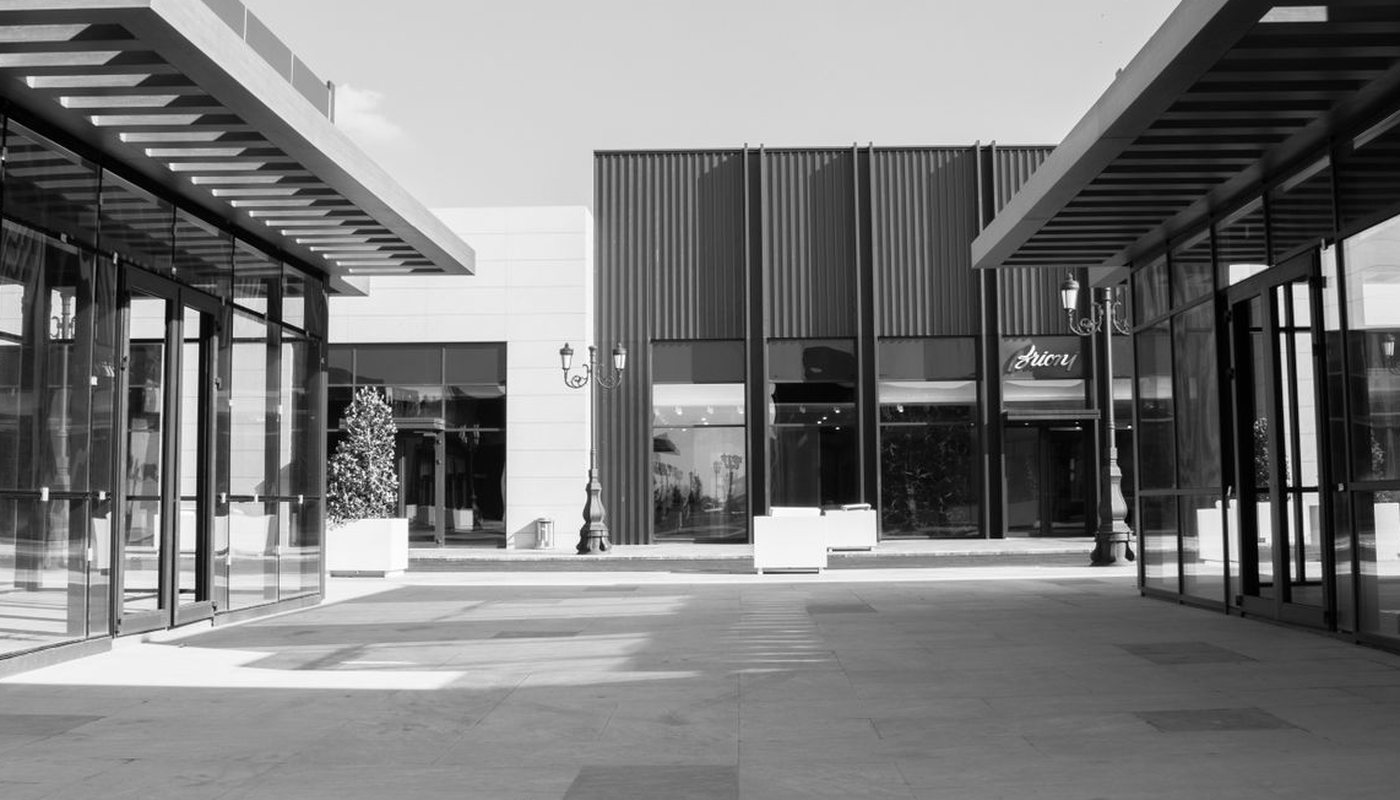 Black and white view of a modern retail plaza courtyard